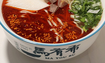 马有布坚持传承兰州牛肉面文化，打造独具匠心的一碗牛肉面